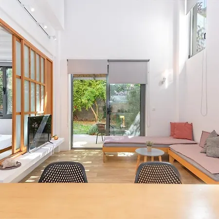 Cozy Garden Flat Апартаменты