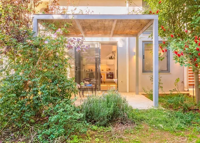 Cozy Garden Flat Ханья