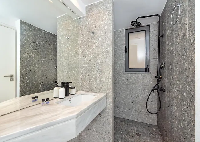 Cozy Garden Flat * Hriszí Aktí Haniá